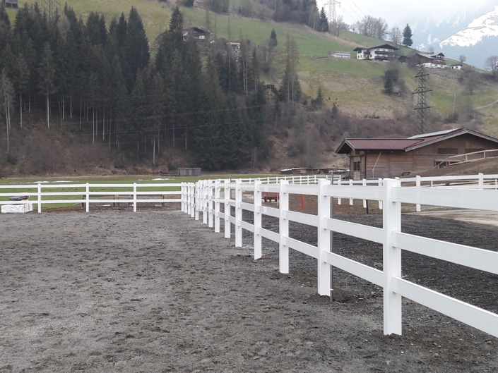 Reitplatz Zaun weiss